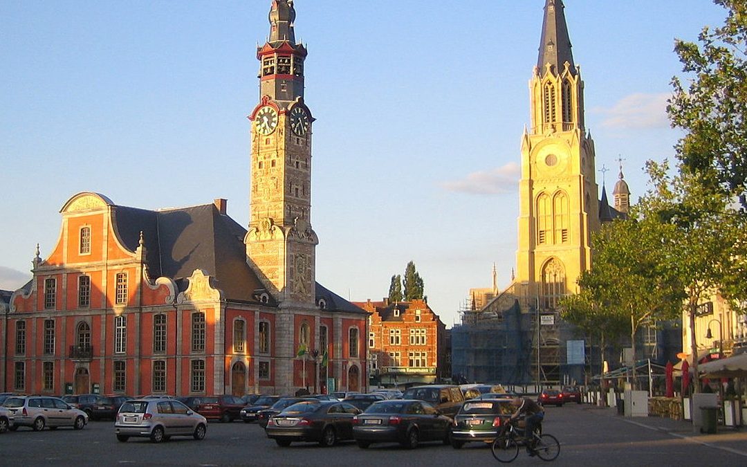 Vue sur la Flandre : Les passe-droits de vaccination de la Bourgmestre de Saint-Trond. Le Vlaams Belang demande sa démission